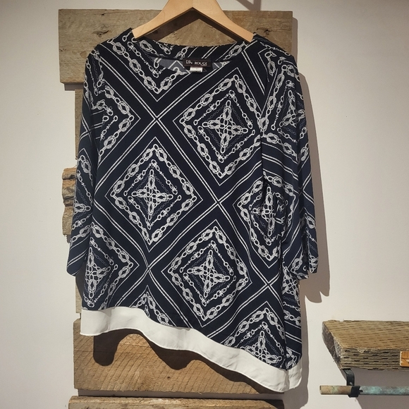Vin Rouge Canadian Brand🇨🇦 Navy and White Geometric Top With White Bottom. - Picture 1 of 4